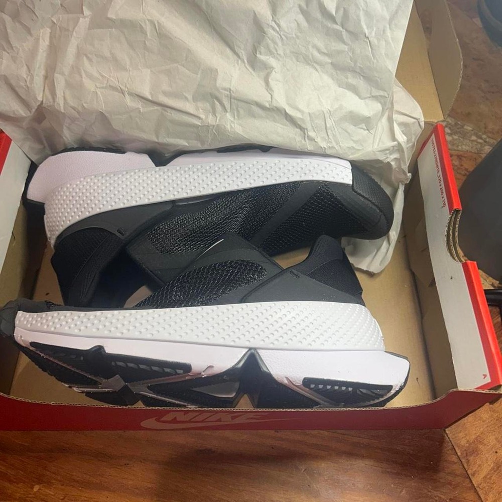 Nike Women's Go Flyease Slide on Shoes Size 8 New with Box